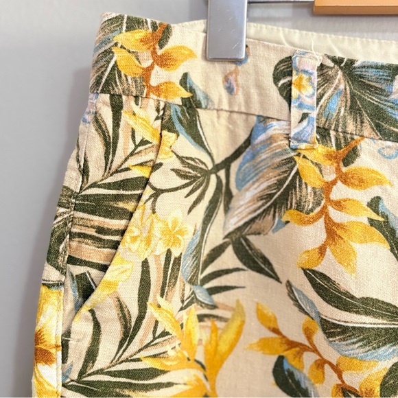Old Navy Mid-Rise Linen Blend Yellow & Green Floral Shorts 5” - Picture 3 of 15